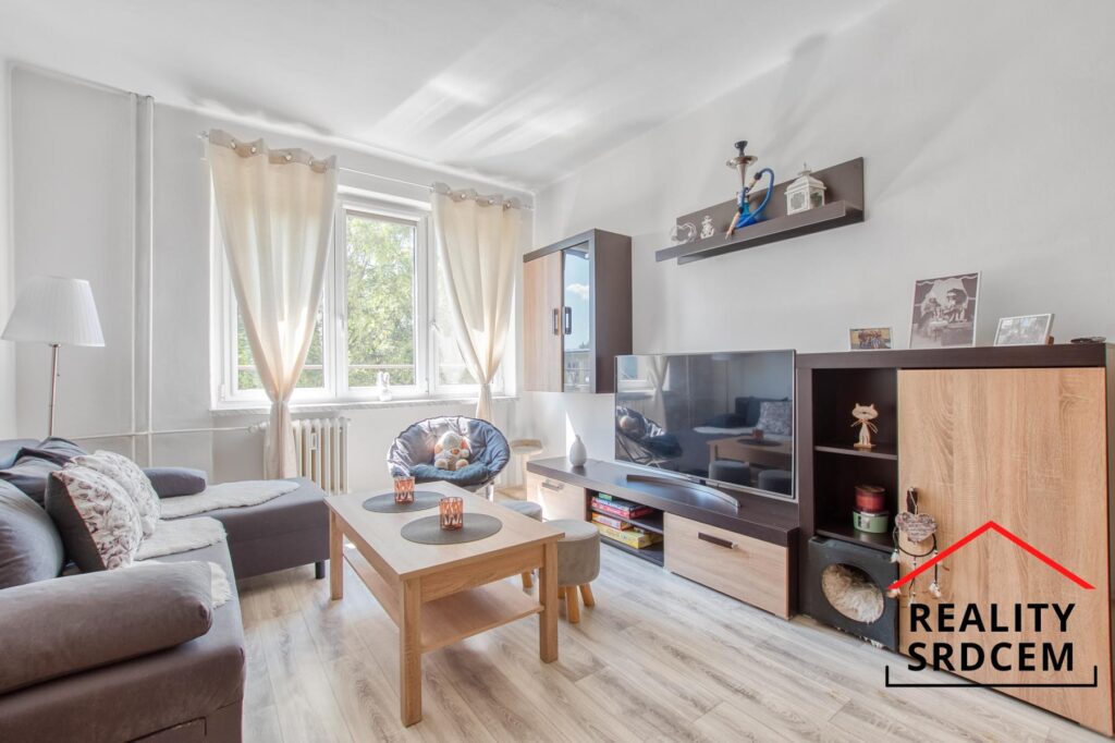 Pronájem rekonstruovaného bytu v os.vl. 1+1, 37m ul. Březová, Karviná – Ráj