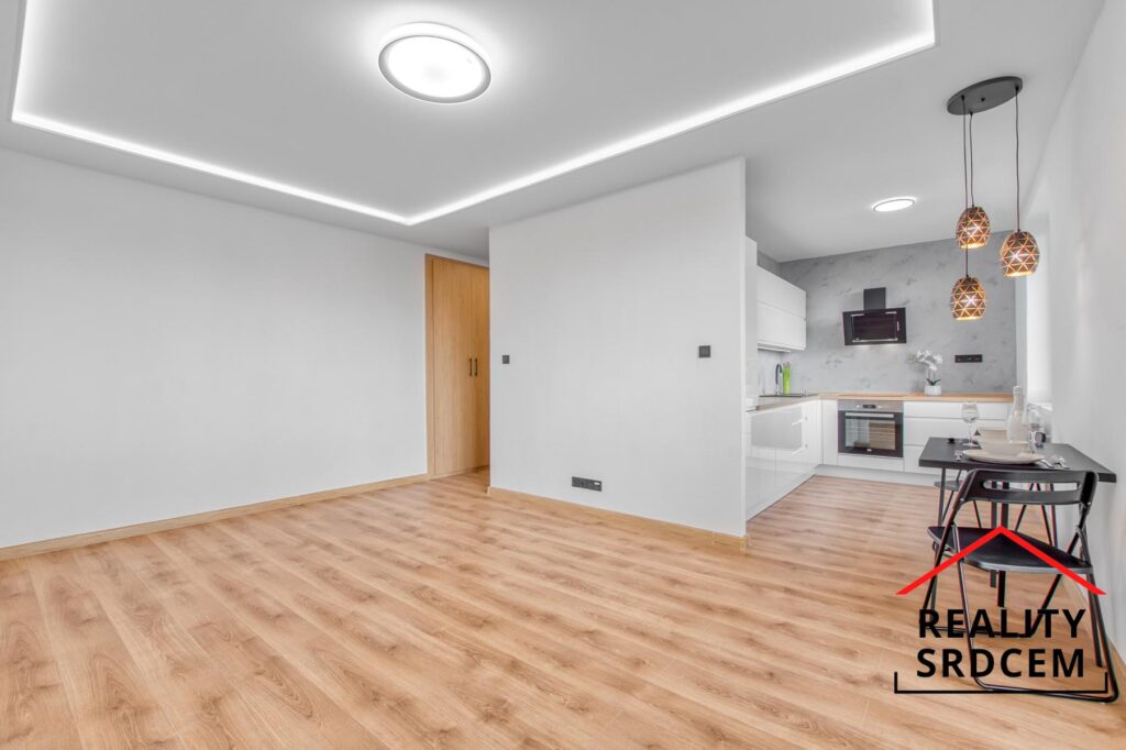 Pronájem moderního bytu 2+1 s lodžií 51 m2, ul. Tř. Těreškovové, Karviná