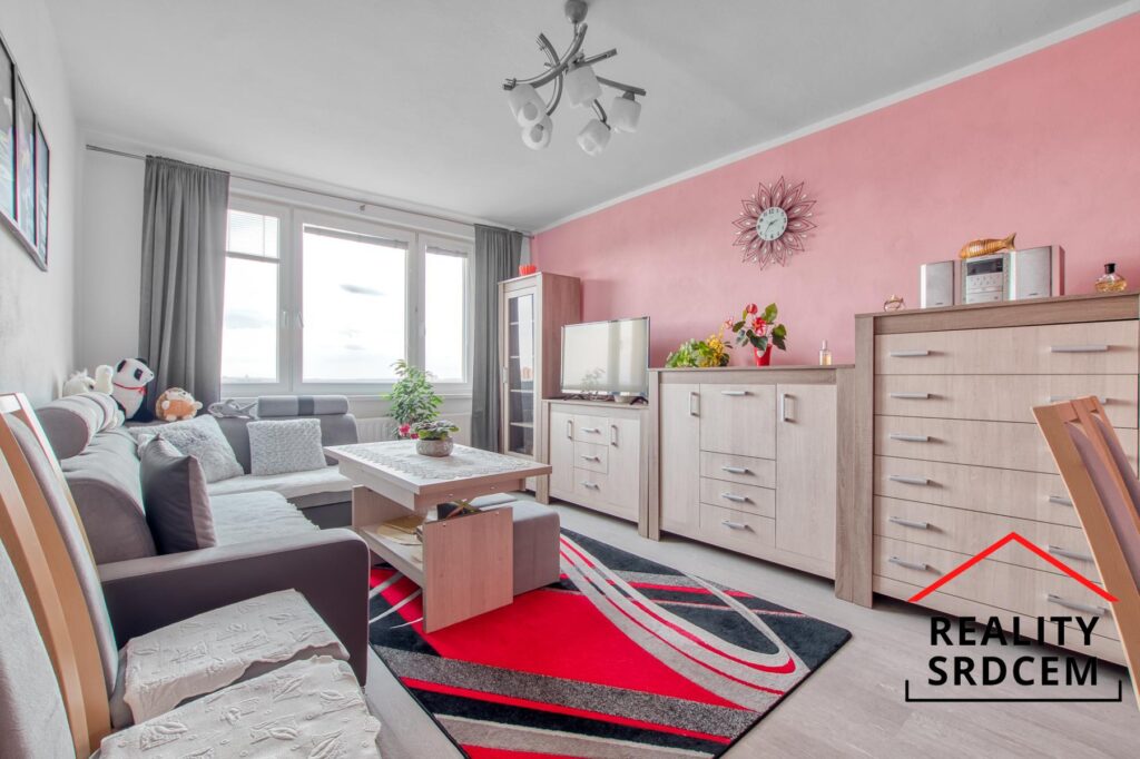 Prodej rekonstruovaného družst. bytu 1+1, 37m2 ul. Bratr. Veverkových, Karviná – Hranice