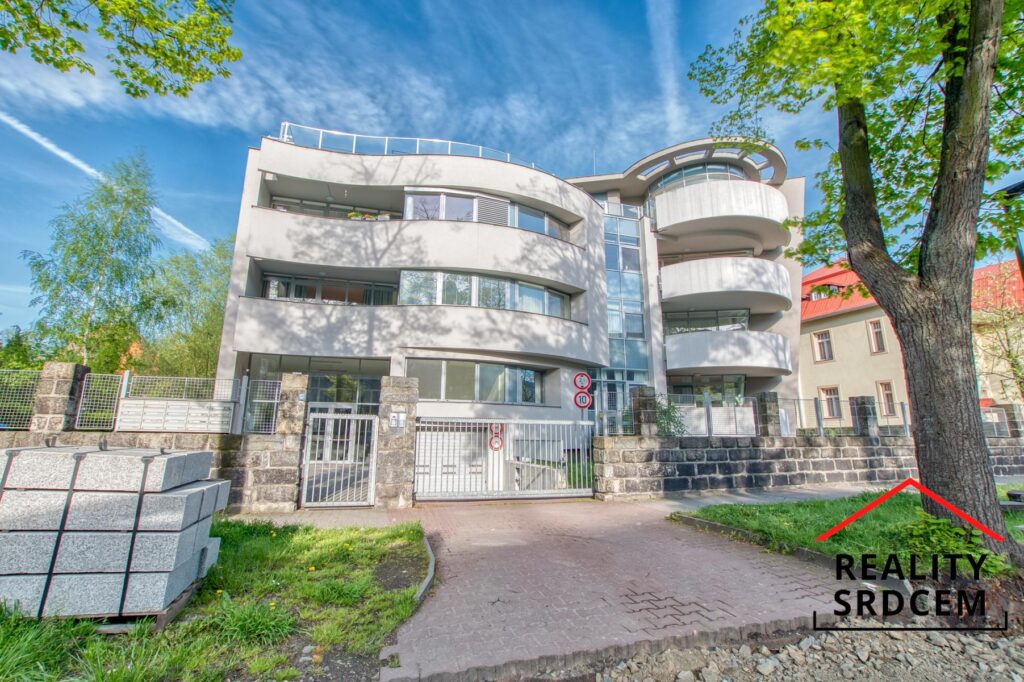 Pronájem moderního bytu 3+kk, 138 m2 + terasa, balkóny a parkování, rezidence Améba