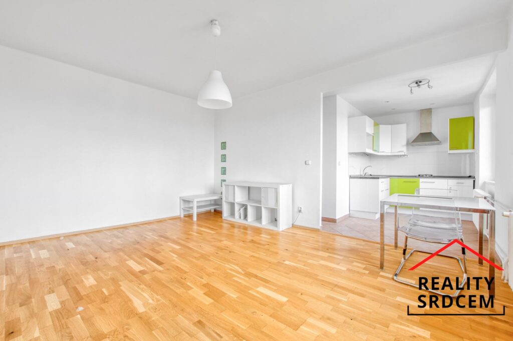 Pronájem rekonstruovaného bytu 1+1 s balkónem, ul. Maďarská, Ostrava – Poruba