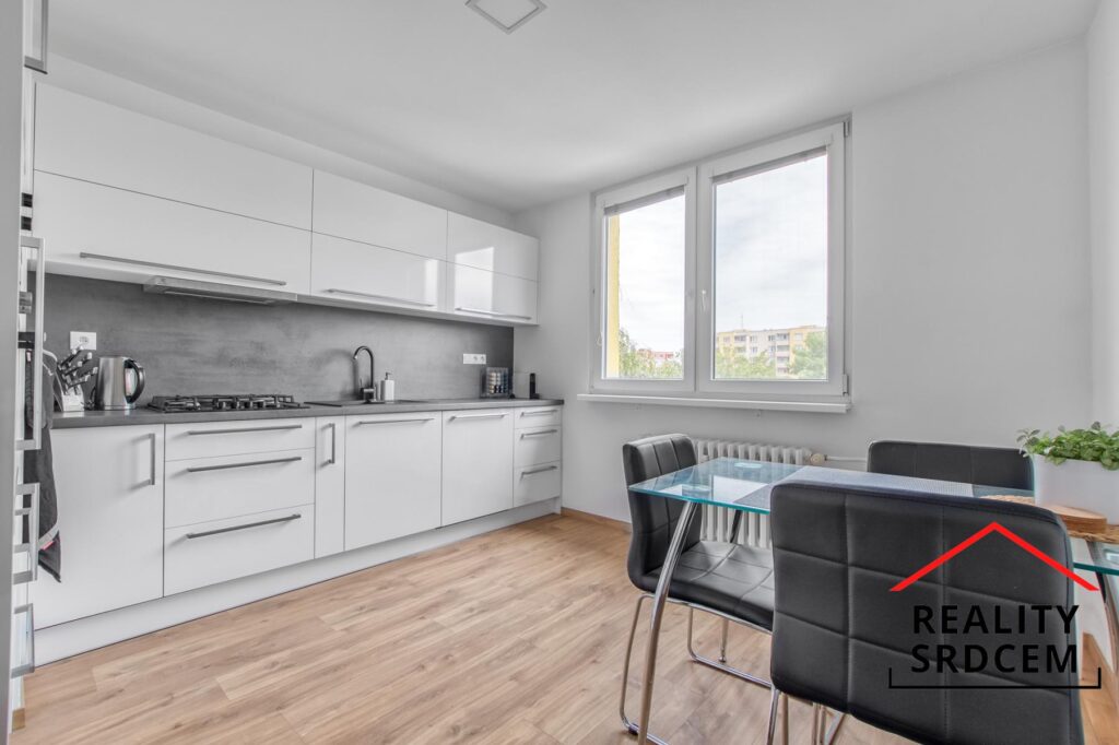 Pronájem bytu 3+1 s lodžií, 76 m2, a možností garáže v domě, ul. Gen. Píky, Moravská Ostrava