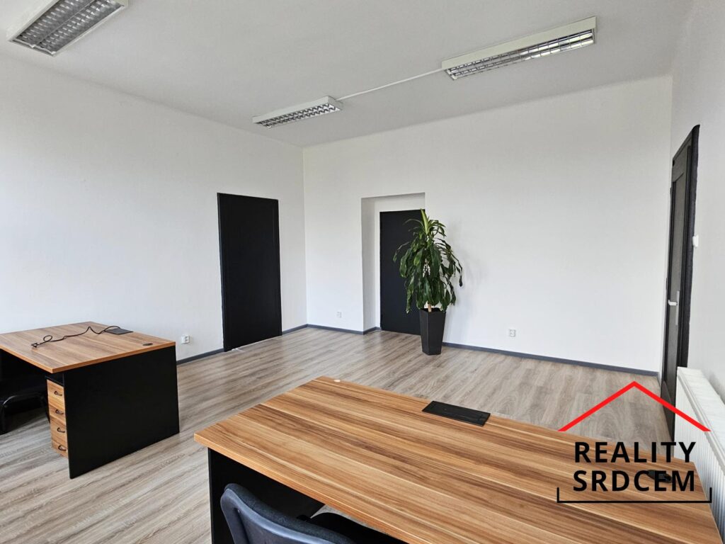 Pronájem samostatné kanceláře 28 m2, ul. Poštovní, Karviná-Fryštát