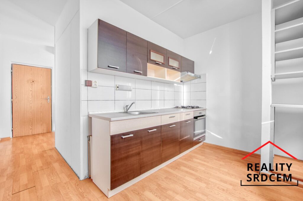 Pronájem bytu 2+1 s balkónem, 61m2, ul. Masarykova třída, Orlová