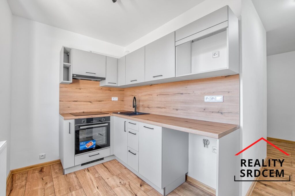 Pronájem rekonstruovaného bytu 2+1, 57 m2, ul. Kosmonautů, Karviná – Ráj