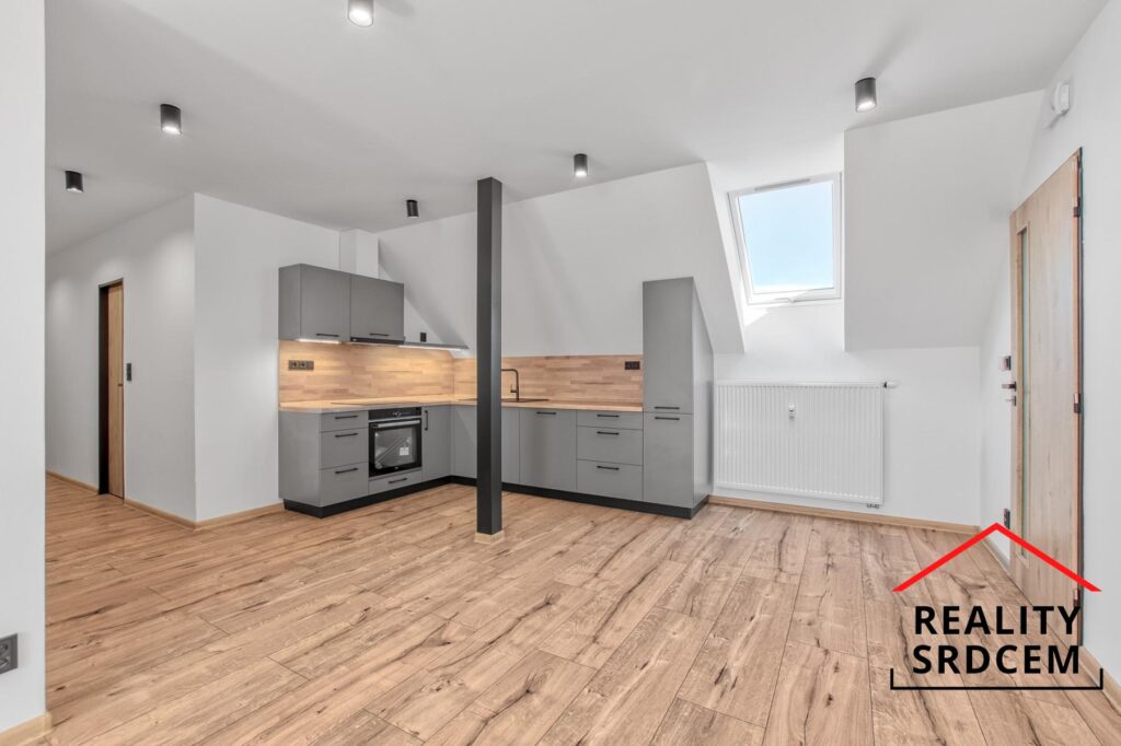 Pronájem moderního podkrovního bytu 3+kk s komorou, 82 m2, Sedlnice u Nového Jičína