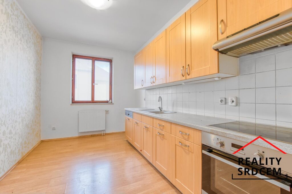 Pronájem bytu 2+1, 69 m2 v cihlovém domě se zahradou, ul. Mňukova, Ostrava – Zábřeh