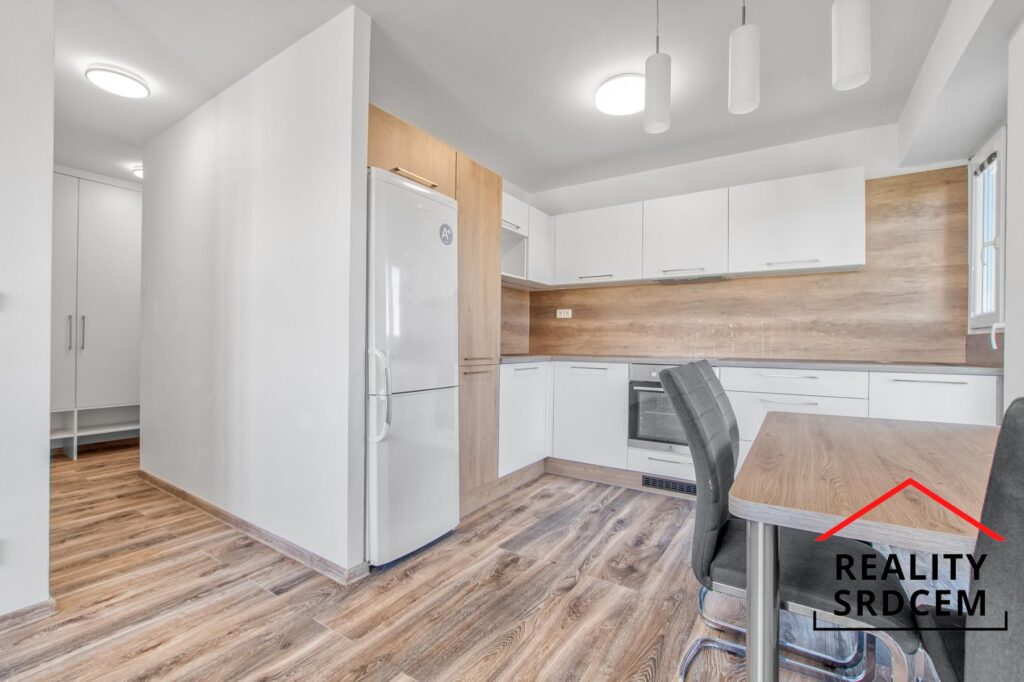 Pronájem moderního bytu 2+kk s balkónem, 42 m2, ul. A. Hrdličky, Ostrava – Poruba