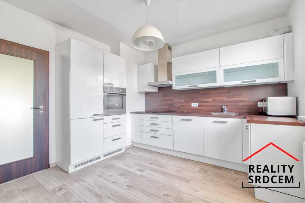 Pronájem bytu 3+1 s lodžií, 80 m2, ul. Gen. Píky, Ostrava