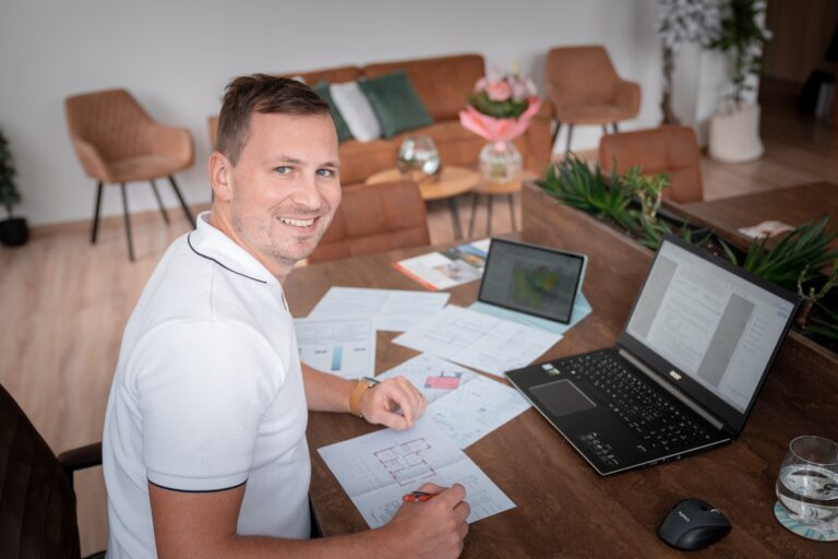 Sledujte mě na sociálních sítích 1