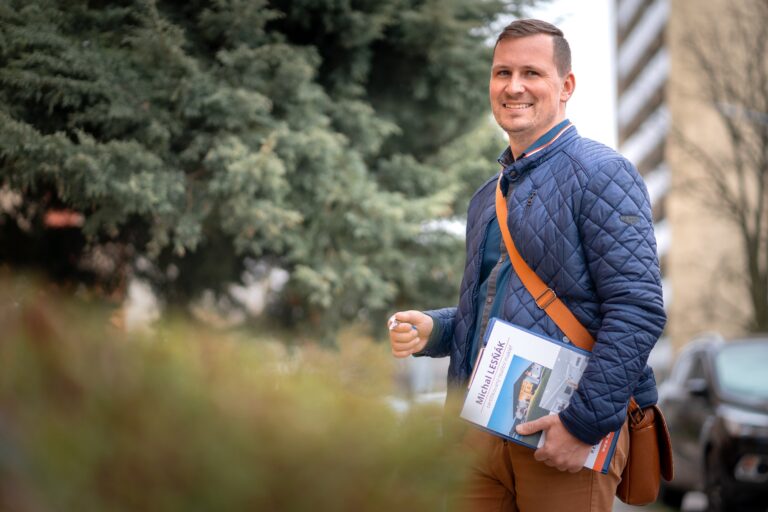 Sledujte mě na sociálních sítích 5