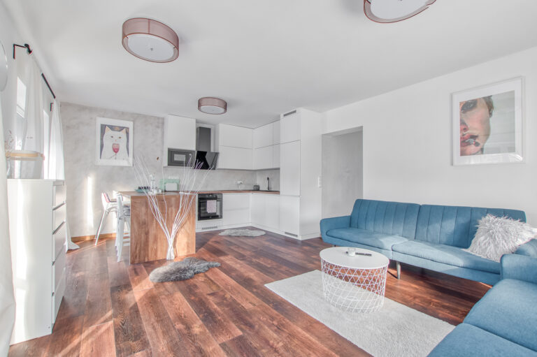 Sledujte mě na sociálních sítích 6